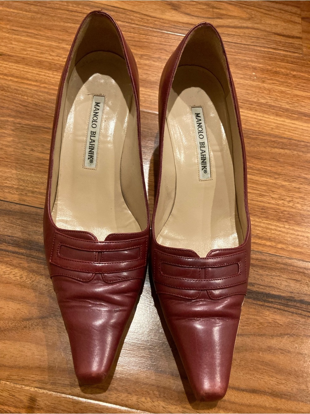 Manolo Blahnik kitten heels pointed toe Burgundy leather Size 38